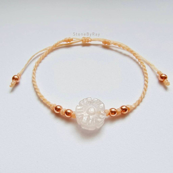 Bracelet fleuri en quartz rose | Design bohème en corde tressée