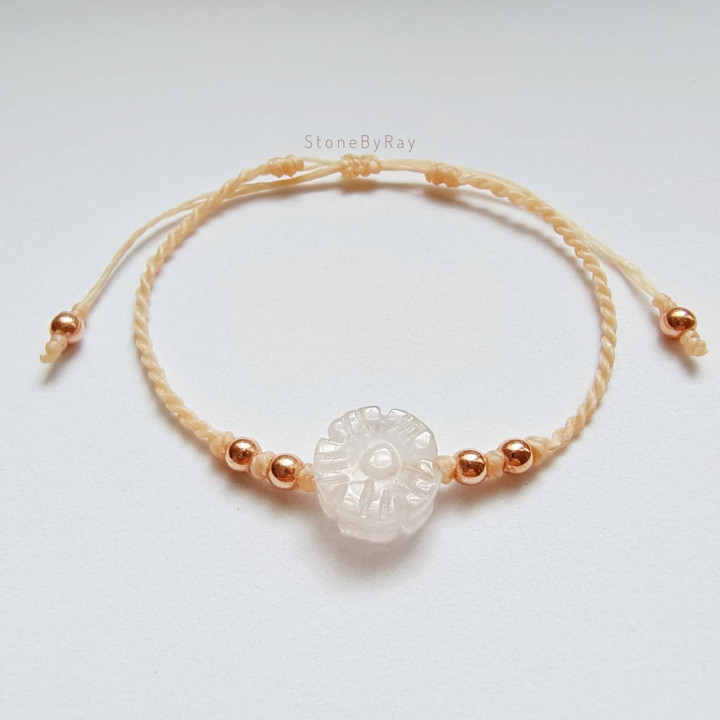 Bracelet fleuri en quartz rose | Design bohème en corde tressée