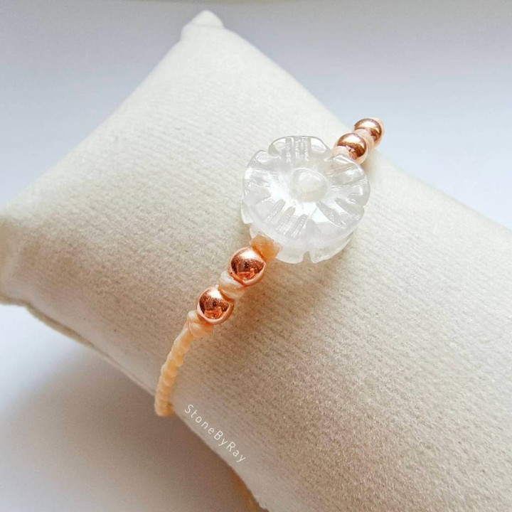 Bracelet fleuri en quartz rose | Design bohème en corde tressée