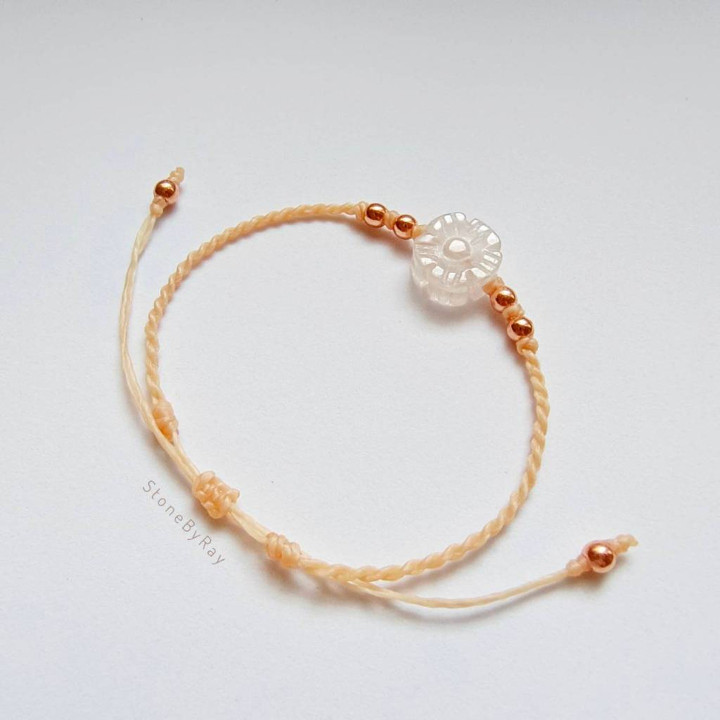 Bracelet fleuri en quartz rose | Design bohème en corde tressée