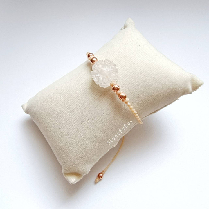 Bracelet fleuri en quartz rose | Design bohème en corde tressée