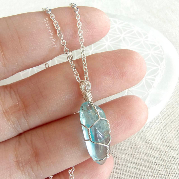 Blue Apatite Pendant Necklace: Spiritual Energy and Clarity