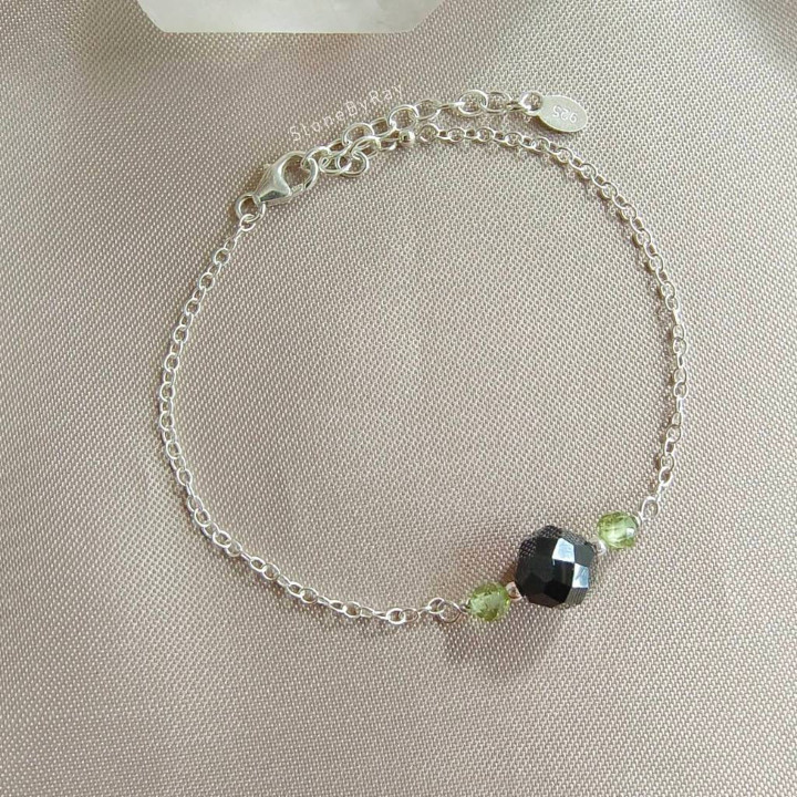 Bracelet en argent et spinelle noire | Design élégant et unique