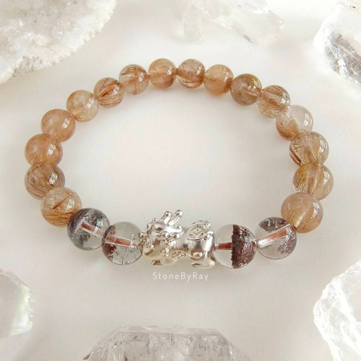 Bracelet porte-bonheur en soie : breloque Pi Xiu et pierre précieuse Pong Kham