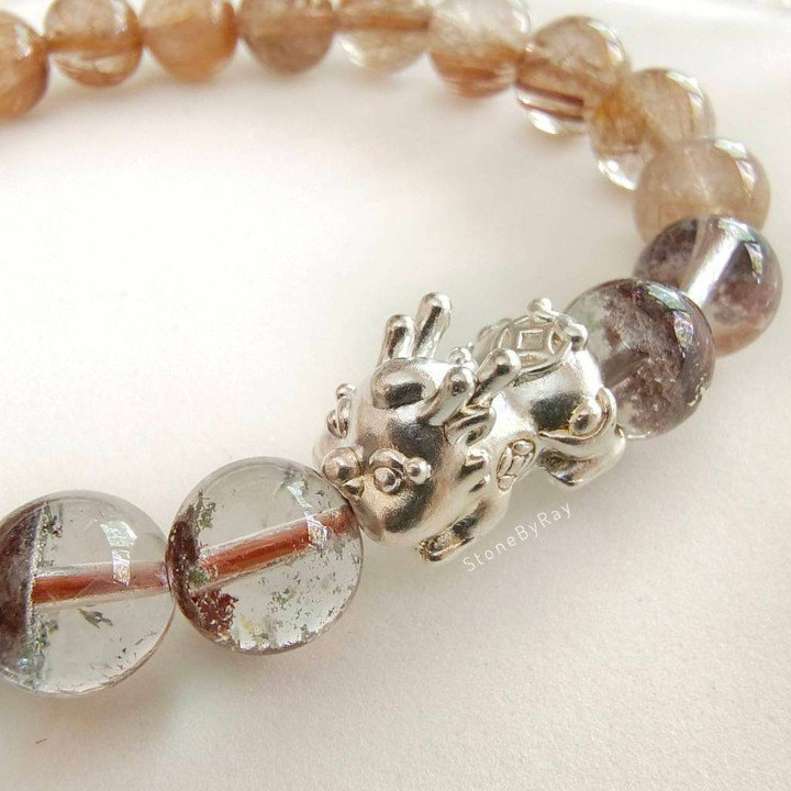 Bracelet porte-bonheur en soie : breloque Pi Xiu et pierre précieuse Pong Kham
