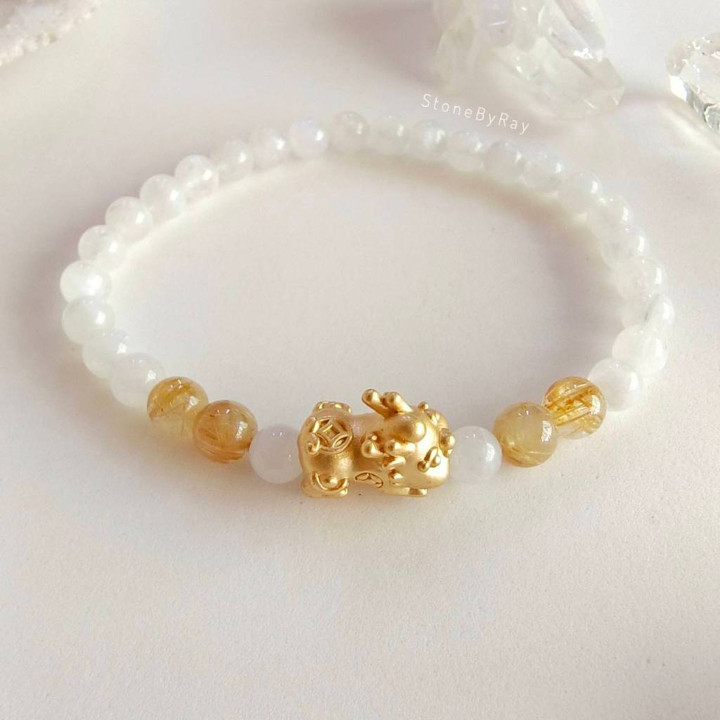 Bracelet en pierre de lune éclatante avec breloque Baby Pi Xiu dorée