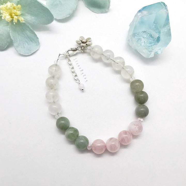 Bracelet bohème en jade avec quartz rose et pierre de lune