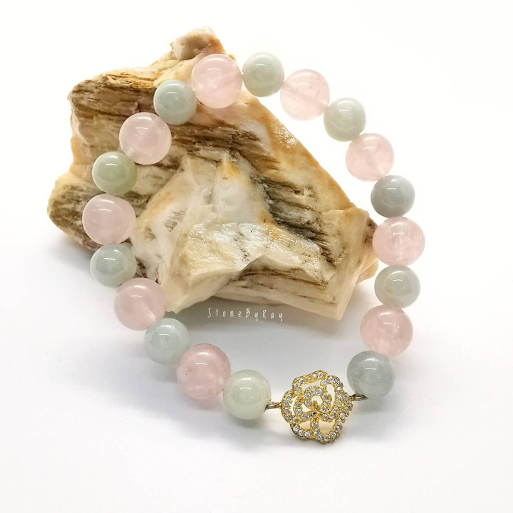 Bracelet en jade et quartz rose : bijou avec pendentif en argent