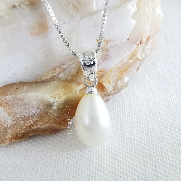 Elegant Silver Necklace with White Pearl Pendant