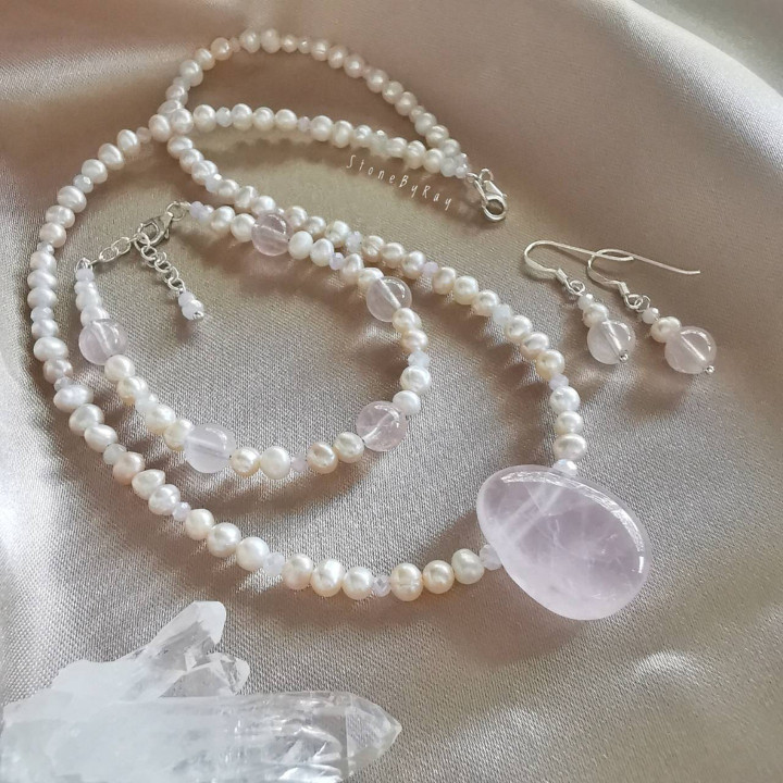 Rose Quartz and Pearl Necklace Set - Elegance and Radiance