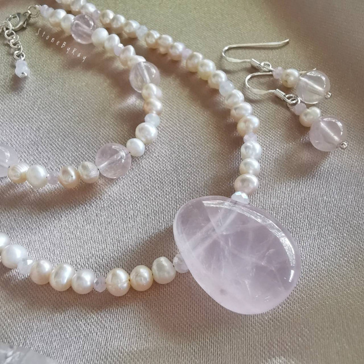 Rose Quartz and Pearl Necklace Set - Elegance and Radiance