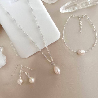 Elegant Pearl and Amethyst Silver Necklace Set