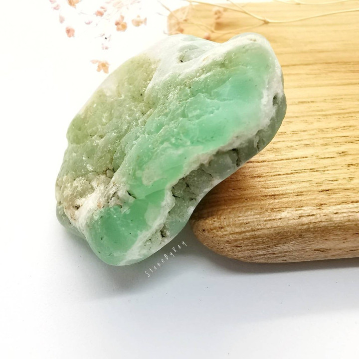 Chrysoprase Stone - Natural and Vibrant Green Gemstone