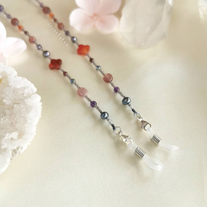 4-in-1 Stone Bracelet: Necklace, Bracelet and More!