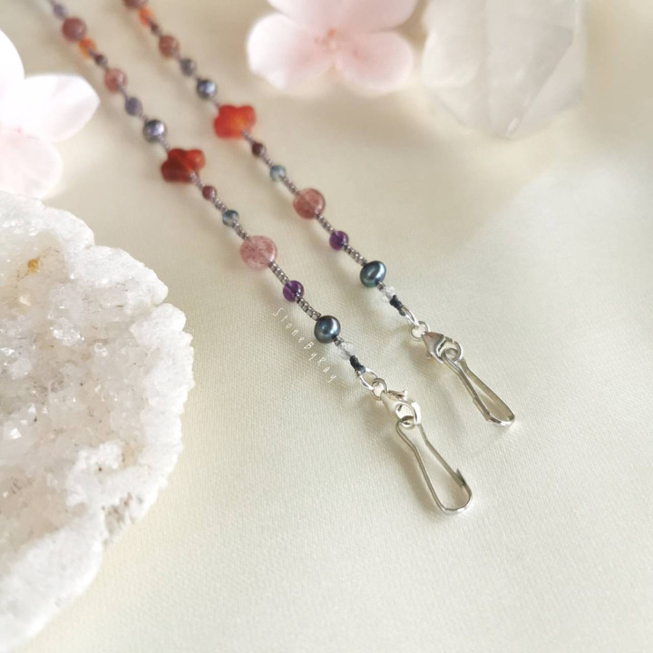 4-in-1 Stone Bracelet: Necklace, Bracelet and More!