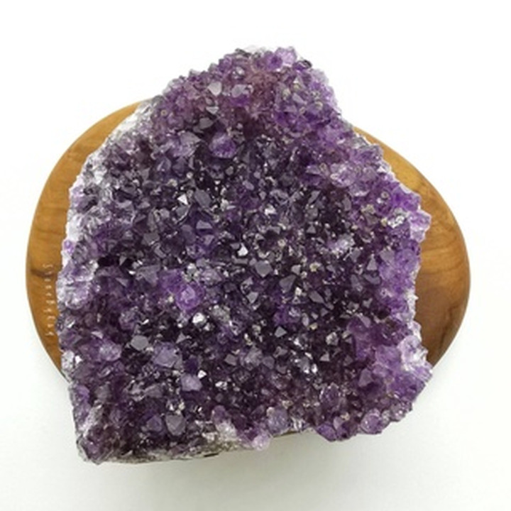 Amethyst Crystal: Natural and Vibrant Energy