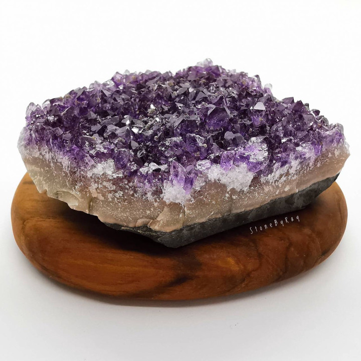 Amethyst Crystal: Natural and Vibrant Energy