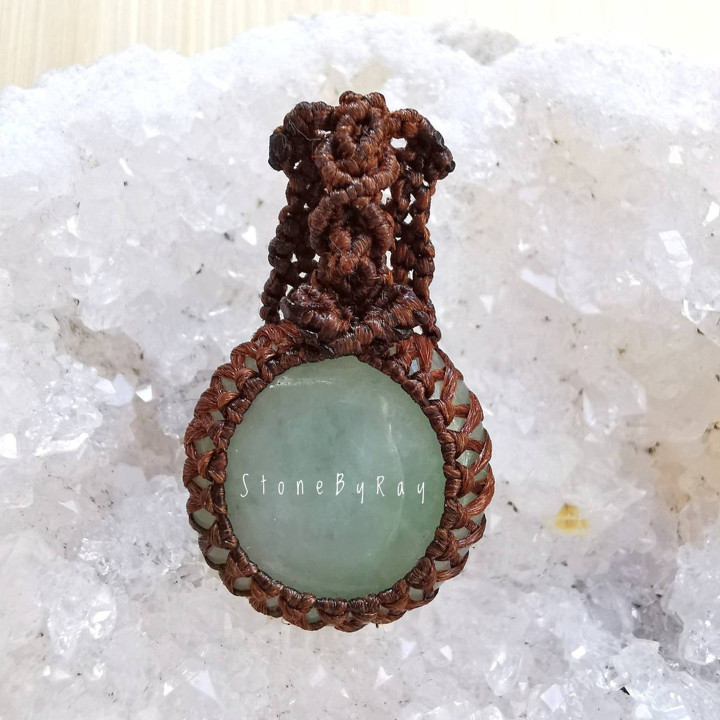 Collier pendentif en jade - Pierre naturelle, design en corde tressée
