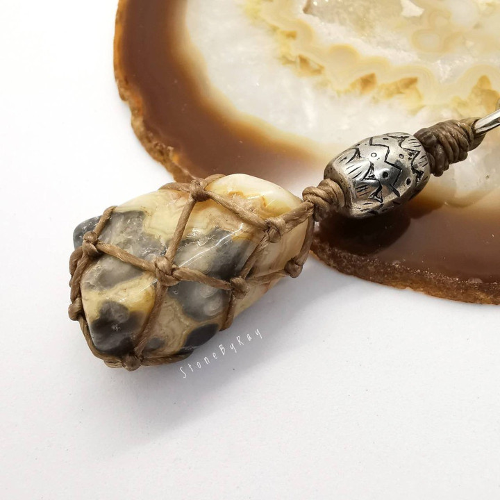 Crazy Lace Agate Keychain: Unique and Vibrant Style