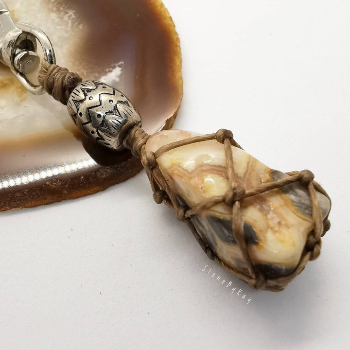 Crazy Lace Agate Keychain: Unique and Vibrant Style