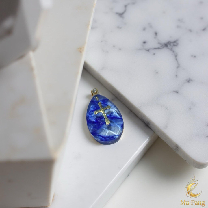 Blue Quartz Stone Pendant Necklace for Luck and Fortune
