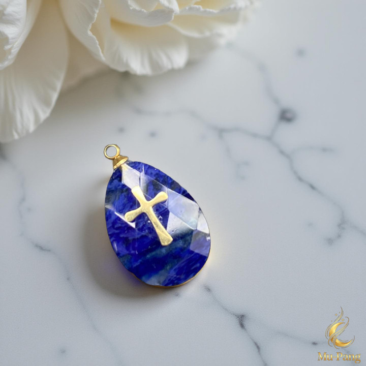Blue Quartz Stone Pendant Necklace for Luck and Fortune