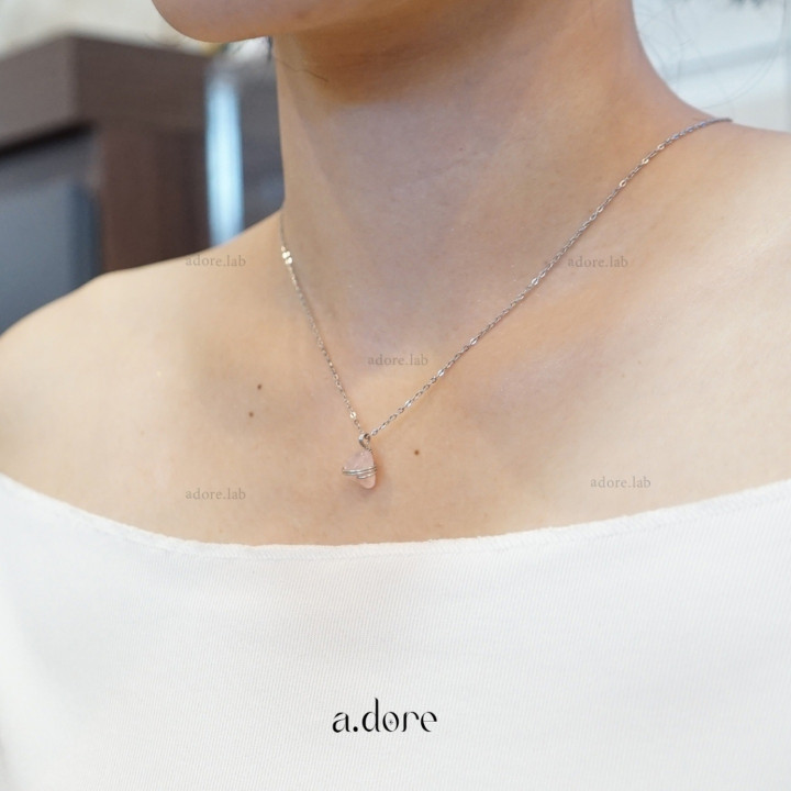 Rose Quartz Necklace: Zodiac Luck and Natural Beauty
