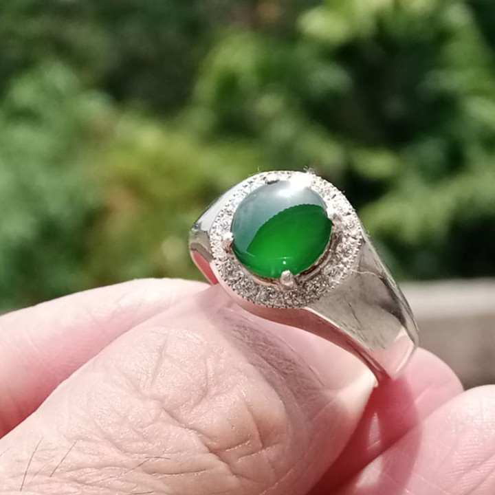 Genuine Burmese Jade Ring in Sterling Silver (Size 61)