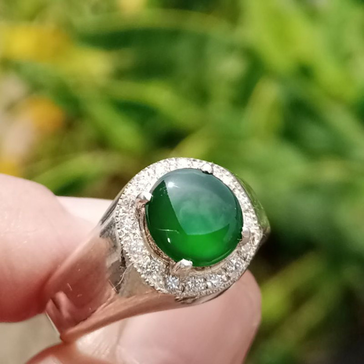Genuine Burmese Jade Ring in Sterling Silver (Size 61)