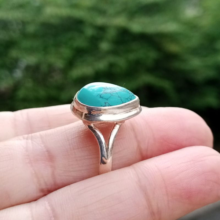 Anillo de turquesa auténtica en plata de ley