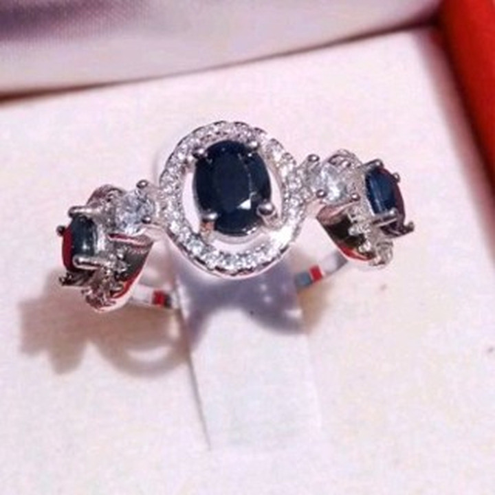 Antique Heated Sapphire Ring in 92.5 Sterling Silver