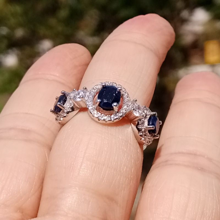 Antique Heated Sapphire Ring in 92.5 Sterling Silver