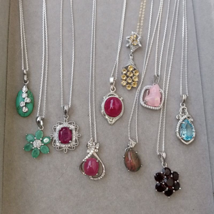 Collar con piedras preciosas auténticas en plata de ley