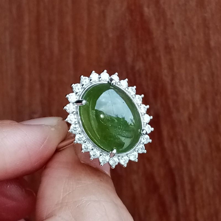 Green Sapphire Ring in Sterling Silver - Size 56