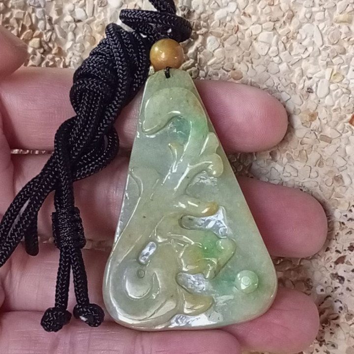 Colgante auténtico de jadeíta birmana tipo A