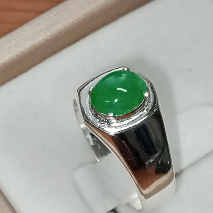 Ring aus natürlichem burmesischem Jade (Kasikorngrün) in Sterlingsilber