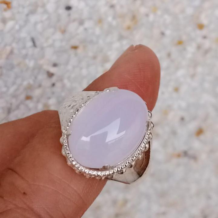 Echter Ring aus violettem Jade und Sterlingsilber (Größe 58)