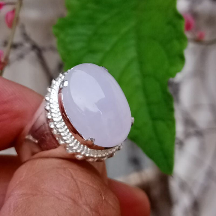 Echter Ring aus violettem Jade und Sterlingsilber (Größe 58)
