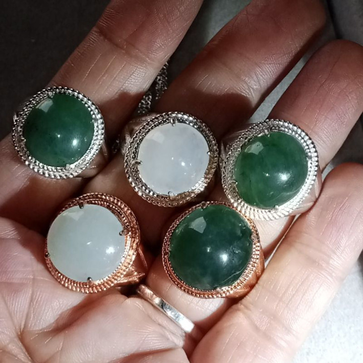 Authentischer burmesischer Jadeitring, Größe 55,5 (Typ A)