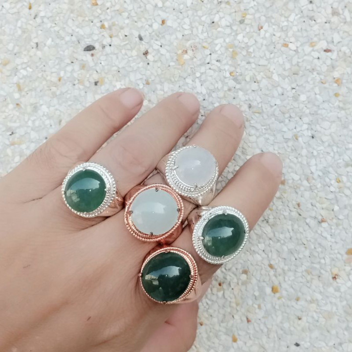 Authentischer burmesischer Jadeitring, Größe 55,5 (Typ A)