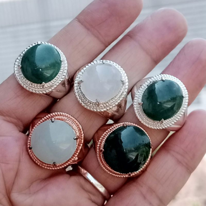 Authentischer burmesischer Jadeitring, Größe 55,5 (Typ A)