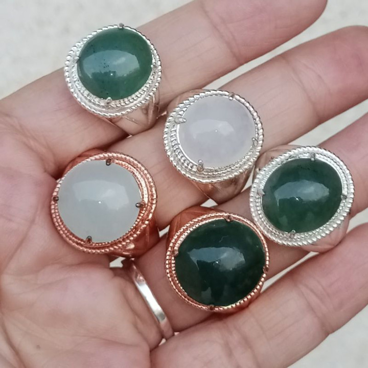 Authentischer burmesischer Jadeitring, Größe 55,5 (Typ A)