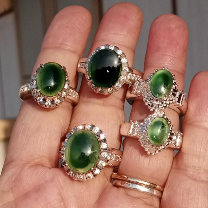 Genuine Burmese Jadeite Ring: Type A Natural Stone