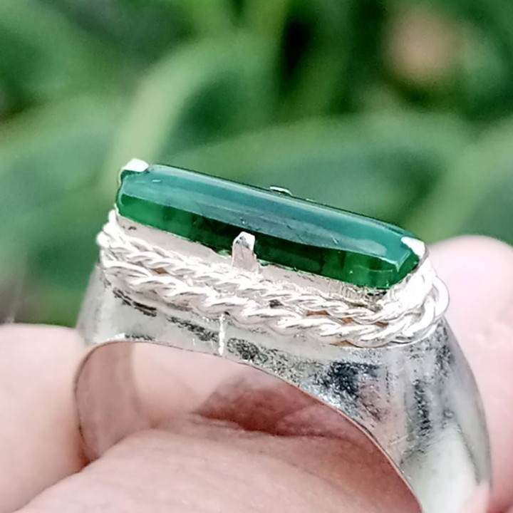 Stunning Genuine Burmese Jade Ring Size 55