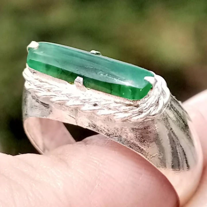 Stunning Genuine Burmese Jade Ring Size 55