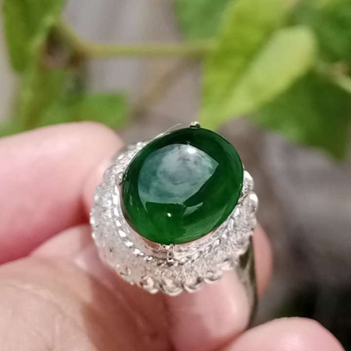 Imperial Green Jadeite Gemstone: Natural Type A