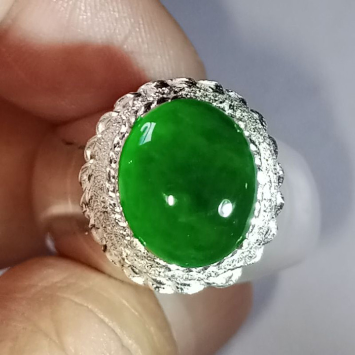 Imperial Green Jadeite Gemstone: Natural Type A