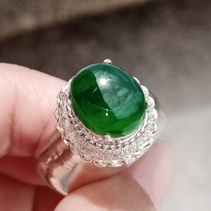 Imperial Green Jadeite Gemstone: Natural Type A