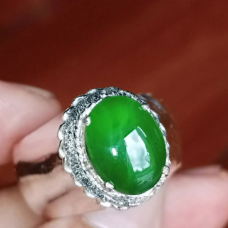 Genuine Burmese Imperial Green Jade Gemstone (Certificate Included)