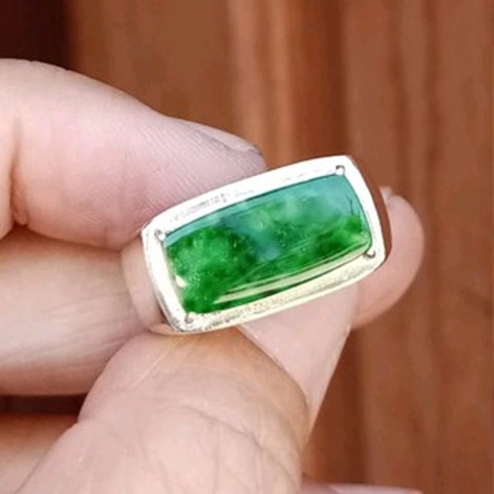 Bague en jade birman véritable, montée sur argent sterling 925
